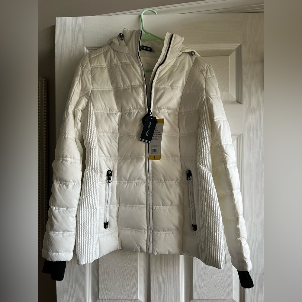 Women’s Nautica puffer coat. White. Size Small. NWT